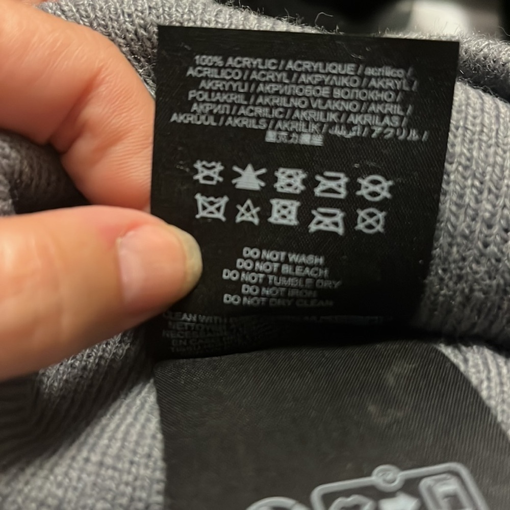 Hurley 2 pack beanie set, black and gray, new - Picture 6 of 6